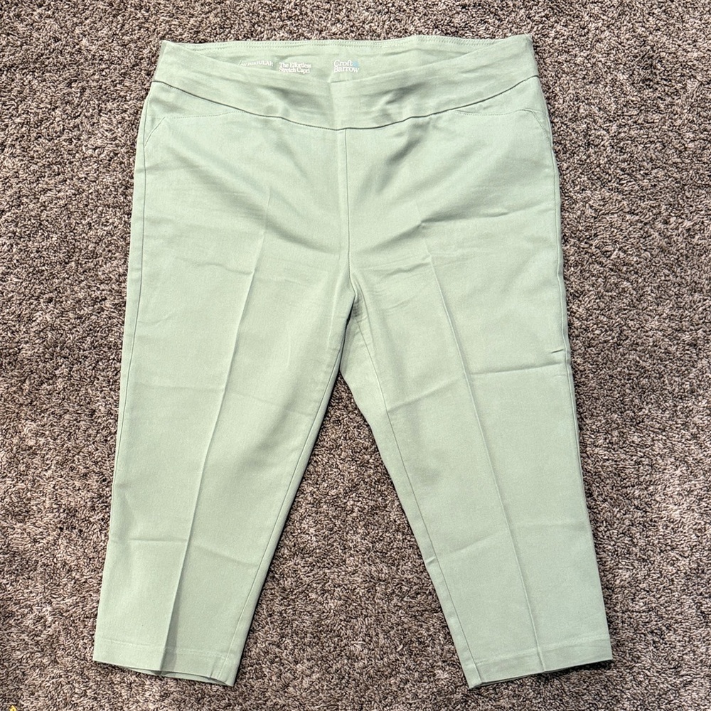 Women's Green Capris